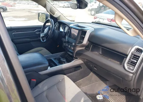 2020 Ram 1500 Big Horn 4X4 5'7 Box z USA, uszkodzony, nr VIN 1C6SRFFT0LN155861